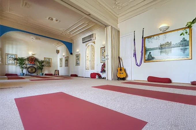 Equilibrium Bhakti Yoga Shala - Gimnasio en Eixample, Barcelona Equilibrium Bhakti Yoga Shala - Gimnasio en Eixample, Barcelona