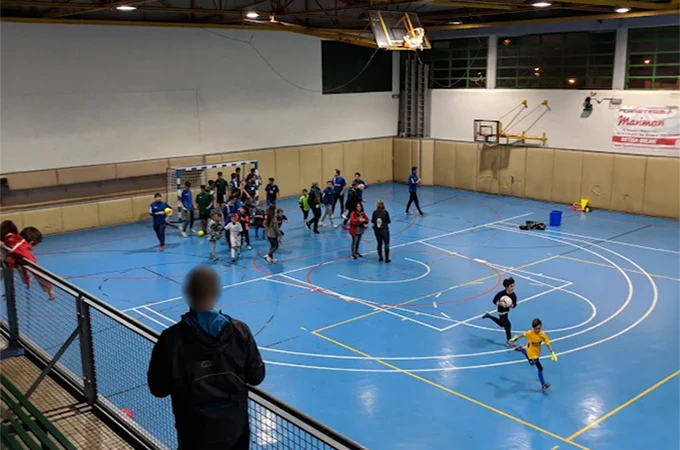 Poliesportiu Sagrada Família Horta - Gimnasio en Horta-Guinardó, Barcelona